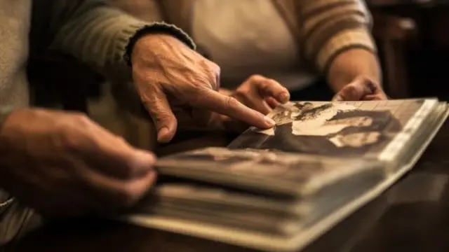 చ‌నిపోయిన ప్రాణ స్నేహితుడ్ని ఫొటో ఆల్బంలో చూసుకోవ‌డమే కాకుండా.. అత‌నితో చాటింగ్ చేయ‌గ‌లిగితే ఎలా ఉంటుంది?