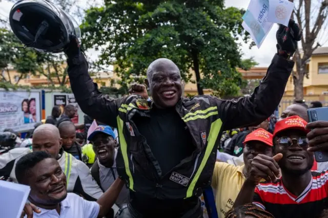 Kunle Adeyanju ya kammala tafiyarsa ta kwana 40 inda ya shafe kilomita 12,000 tun daga Landan har Legas. Ya ce babbar matsalar da ya fuskanta ita ce ta ƙetara sahara inda ya ce wurin sai a hankali