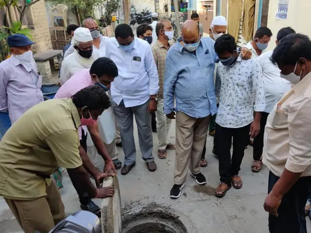 పారిశుద్ధ్య పనులను స్వయంగా పరిశీలిస్తున్న ప్రభాకర్ రెడ్డి