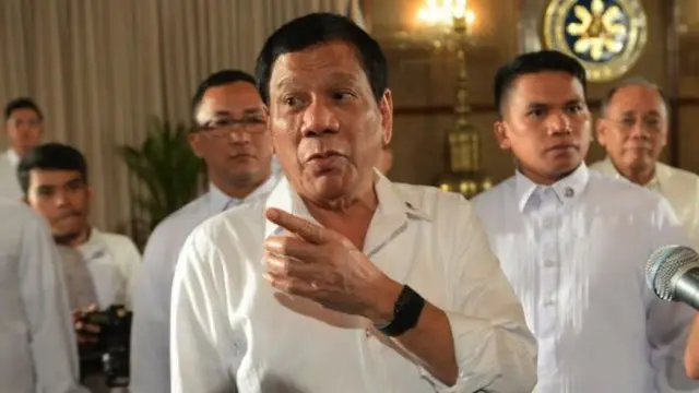 Родриго Дутерте знаменит скандальными высказываниями и жесткой политикой