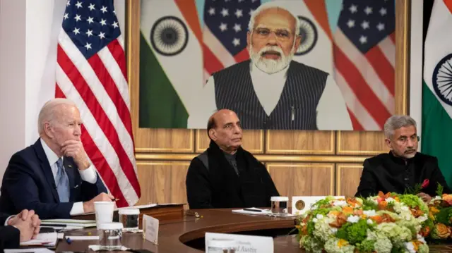 अमेरिकी राष्ट्रपति के साथ विदेश मंत्री एस जयशंकर और रक्षा मंत्री राजनाथ सिंह