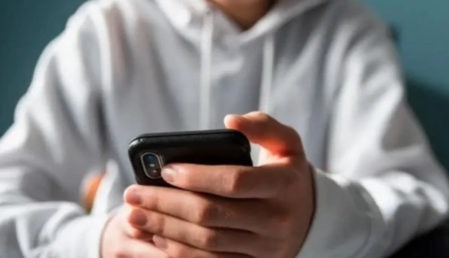 வங்கதேசத்தில் ஒரே ஐஎம்இஐ எண் கொண்ட ஒன்றரை லட்சம் போன்கள் - மோசடியின் பின்னணி என்ன?