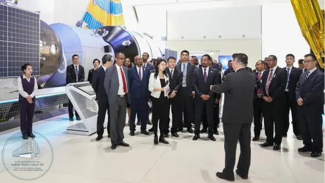 Dr Abiy oo booqanaya dayax gacmeedka Itoobiya Shiinaha uu u sameeynayo