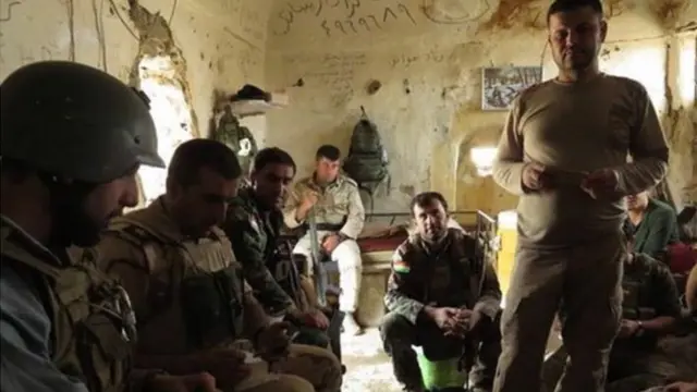 Gabriel Chaim e soldados iraquianos em Mossul