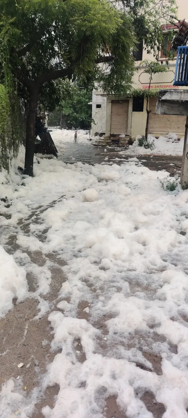 ధరణి కాలనీలో నురగ