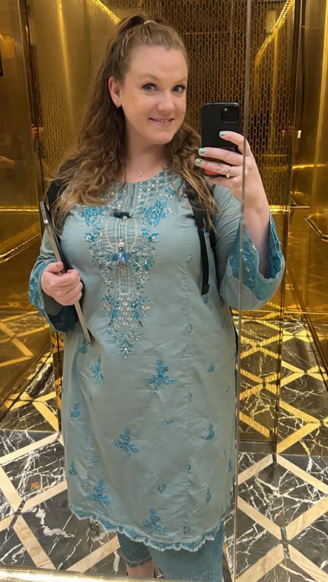 امریکی صحافی کیٹلن ڈورنبس جنھیں ٹرمپ نے کال کر کے اسلام آباد میں دوبارہ مذاکرات کا عندیہ دیا 