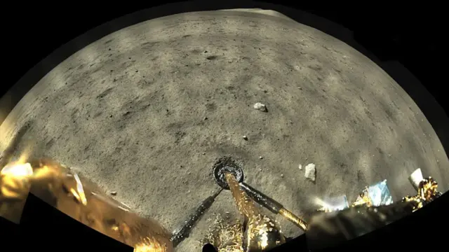 嫦娥五号在月球正面西北方着陆。