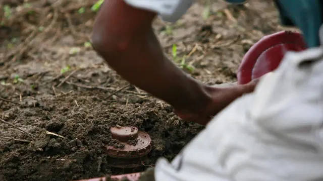 Розмінування вручну