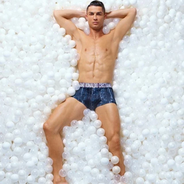 نمایش هر تبلیغ در این فضا ۹۷۵ هزار دلار برای آگهی دهنده هزینه دارد