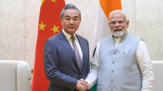 वांग यी और नरेंद्र मोदी