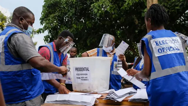 photo of election ballot sorting