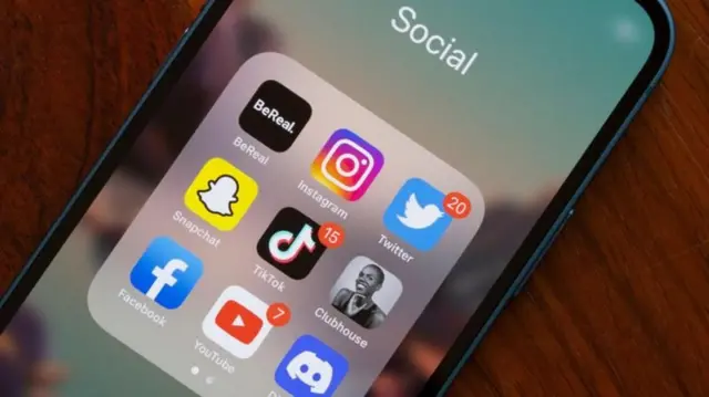 जुनं 'जाहिरातीं'चं मॉडेल हेच मेसेजिंग अॅप्सचं देखील सर्वात लोकप्रिय बिझनेस मॉडेल आहे.