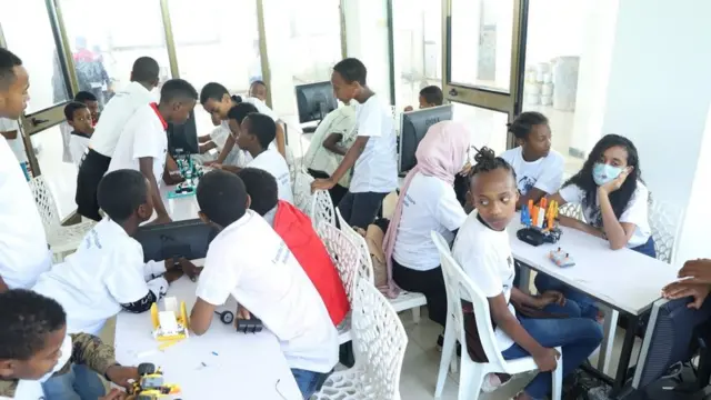 Ijoolleen wiirtii tekinooloojii keessatti