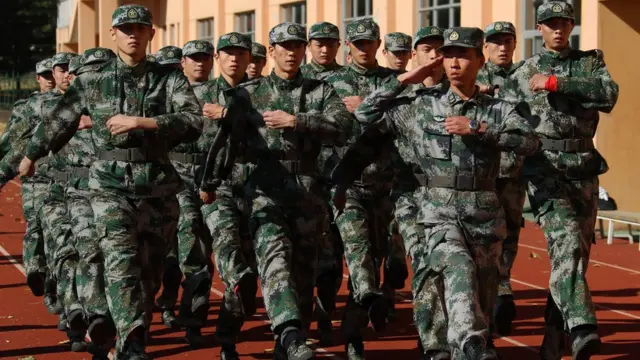特种兵军训足球队中国冲刺卡塔尔世界杯- BBC News 中文