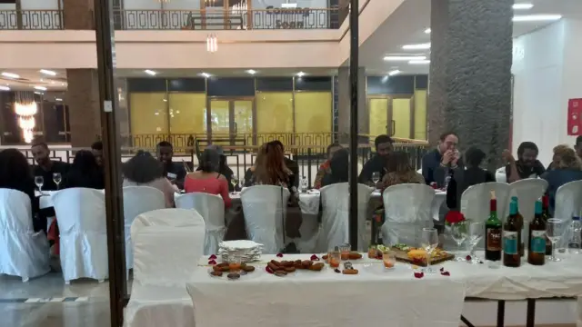 እያንዳንዱ ላጤ ሴቷን ለማውራት 5 ደቂቃ ይፈቀድለታል