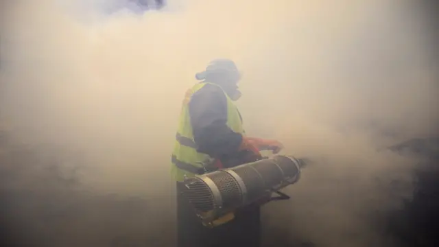 Waddooyinka, goobaha laga dukaameysto iyo meelaha ay dadku isugu yimaaddaan oo la buufinayo