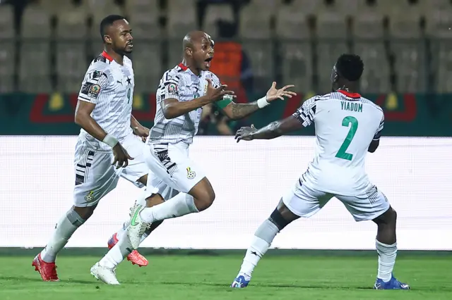 Ghana forward Andre Ayew celebrates afta e score di opening goal