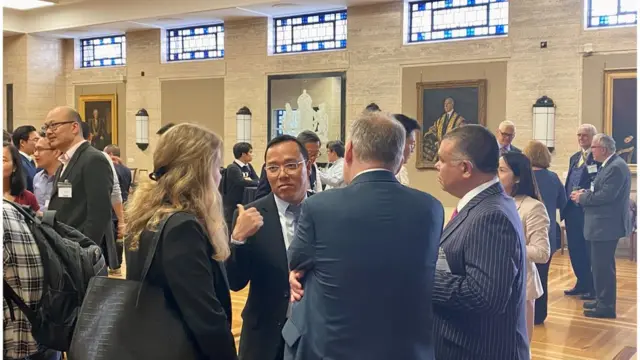 JVT talking to guests