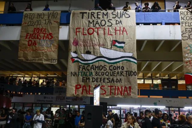 ব্রাজিলের সাও পাওলোতে শিক্ষার্থীরা ফ্লোটিলার সমর্থনে বিক্ষোভ করেছে এবং প্রেসিডেন্টকে ইসরায়েলের সাথে সম্পর্ক ছিন্ন করার আহ্বান জানিয়েছে