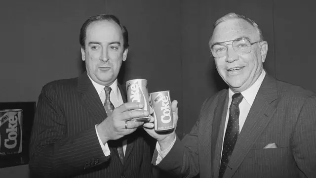 Donald R. Keough y Roberto Goizueta