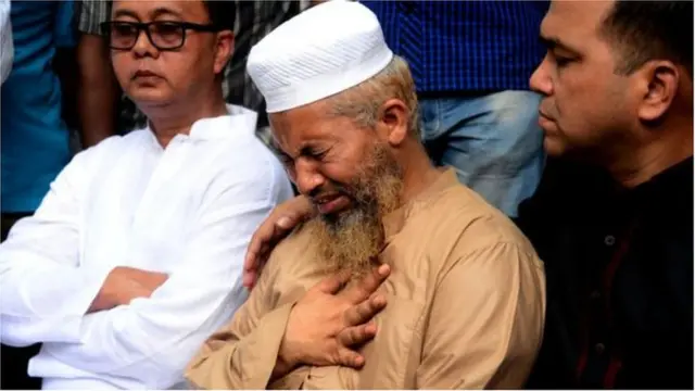 नुसरतचे शोकमग्न कुटुंबीय