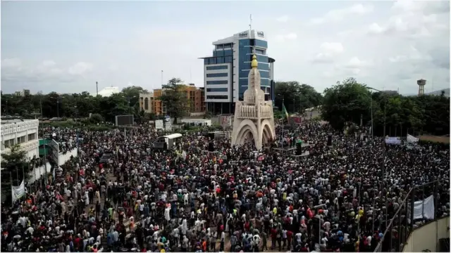 De mars à août, le M5 a organisé des manifestation contre le régime d'IBK au Mali
