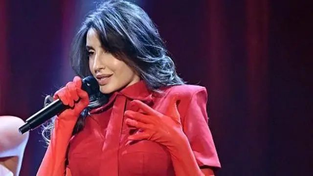 બીબીસી ગુજરાતી નોરા ફતેહી અને સંજય દત્તના ગીત પર પ્રતિબંધ, આઇટમ સૉન્ગ સરકે ચુનર વિવાદમાં સેન્સર બૉર્ડ