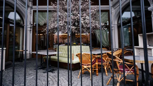 Рестораны в Москве в течение недели работают только на вынос