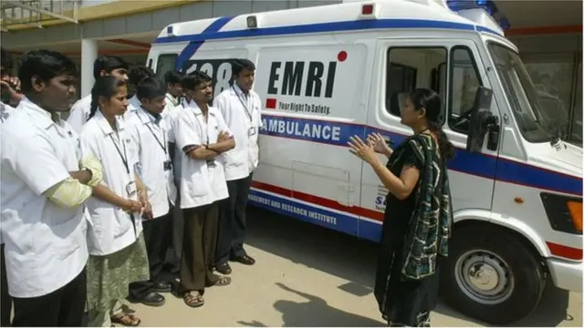 આરોગ્ય કર્મીઓ