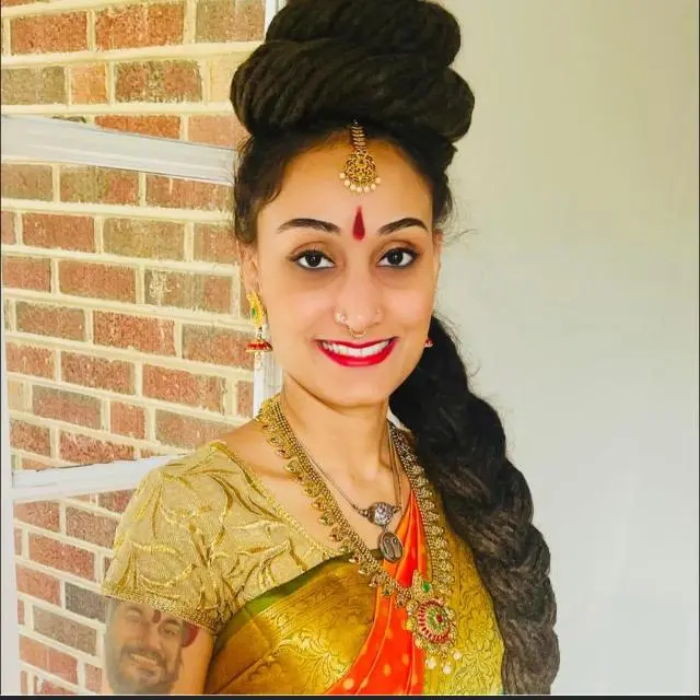 સોશિયલ મીડિયા પ્લેટફોર્મ પર અપલોડ કરાયેલા ફોટામાં વિજયપ્રિયાના જમણા હાથ પર નિત્યાનંદનું વિશાળ ટૅટૂ છે