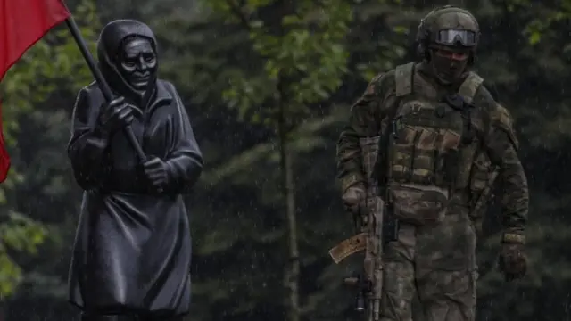 Tentara Rusia di Mariupol.