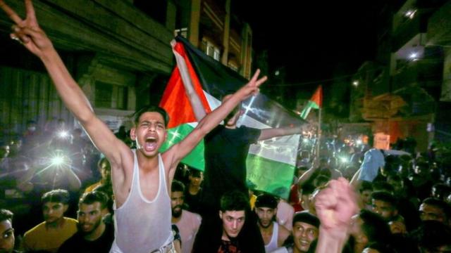 Palestinos tomaram as ruas de Gaza logo após o início da trégua