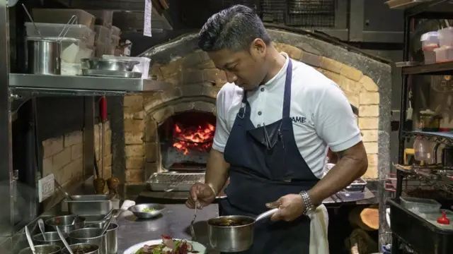 आदिवासी खाना पाइने रेस्टुराँ