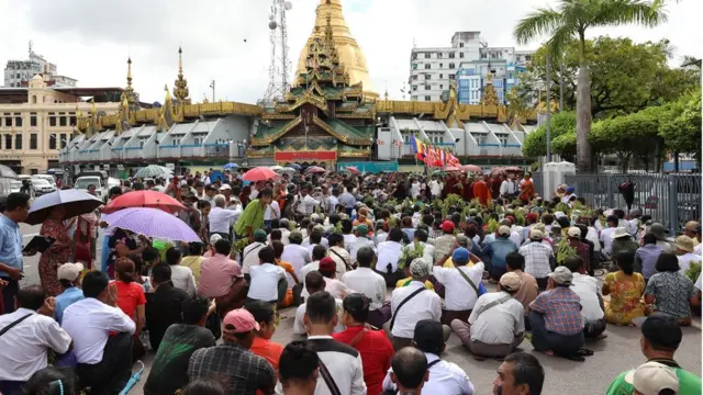 ဇွန်လ၁၀ရက်နေ့က ဦးဆောင်သူတွေကိုလည်း တရားရုံးက ပုဒ်မ၁၉ နဲ့ အမှုဖွင့်ထားပါတယ်။