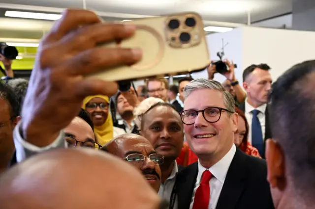 "ယုံကြည်ချက် မျှော်လင့်ချက်တွေနဲ့ ခေတ်သစ်ဆီသို့ ဦးဆောင်သွားမယ်” လို့ ကတိပြု