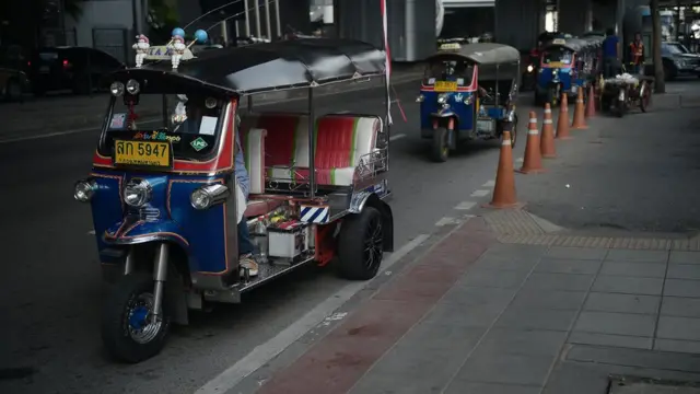 รถตุ๊กตุ๊ก