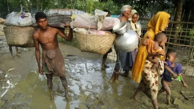 रोहिंग्या मुसलमानों के दर्द बयां करती तस्वीरें