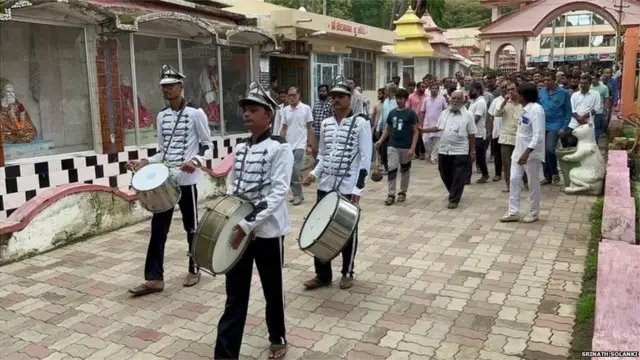 मोनिका यांची अंत्ययात्रा