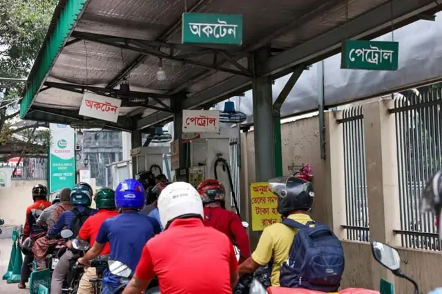 পাম্পগুলোয় পেট্রোল ও অকটেনের জন্যও অস্বাভাবিক চাহিদা দেখা যাচ্ছে