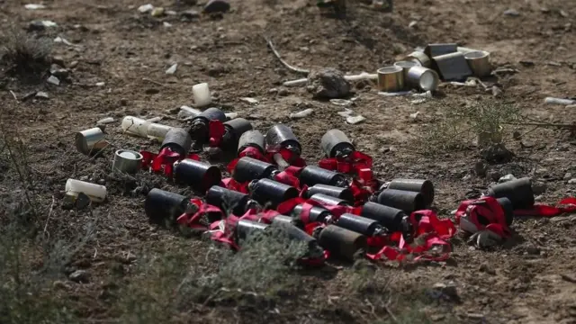 Нерозірвані суббоєприпаси біля міста Євлах в Азербайджані під час другої карабаської війни в жовтні 2020 року