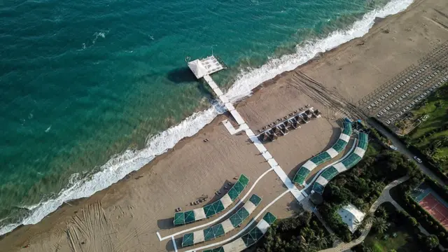 Туркия ҳукумати жорий ёз мавсумида соҳиллари туристлар билан гавжум бўлишини хоҳламоқда