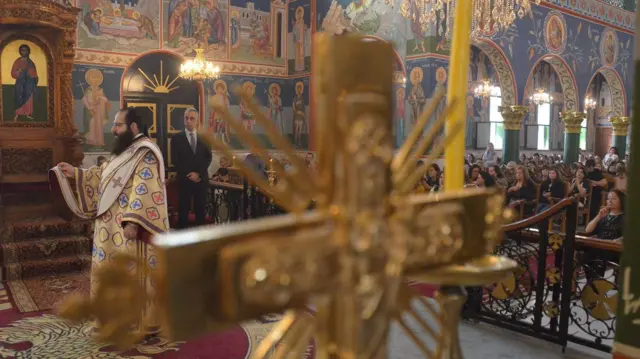 أثناء الصلاة داخل إحدى الكنائس في الأردن