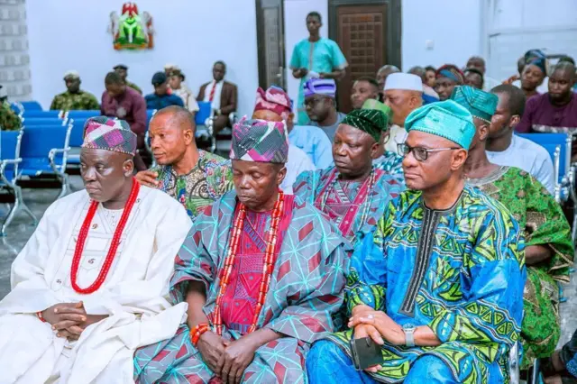 Aworan Ipade ilu mejeeji ati ijọba