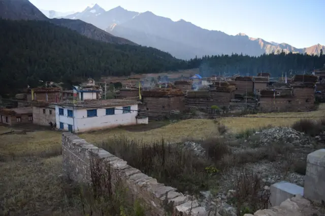 हिउँ पग्लिएका बेलाको बस्ती