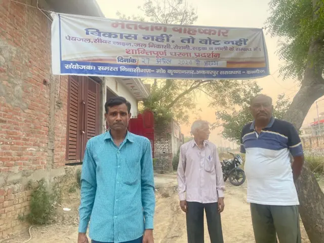 कृष्णा कॉलोनी के लोगों को पिछले दस सालों से सड़क और सीवर का इंतेज़ार है