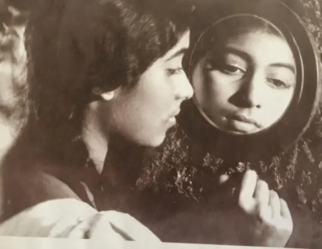 නිළි වසන්ති චතුරානි 'ගැහැනු ළමයි' ච්ත්රපටයේ කුසුම් ලෙස