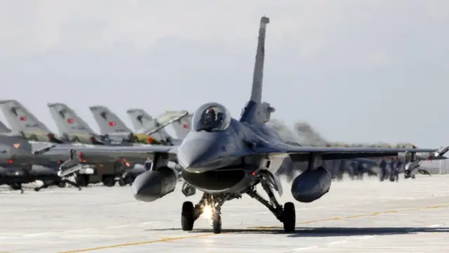 एफ़-16 लड़ाकू विमान