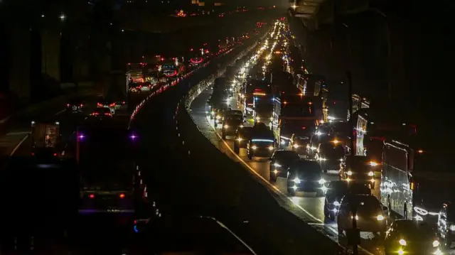 Kemacetan berjam-jam saat mudik