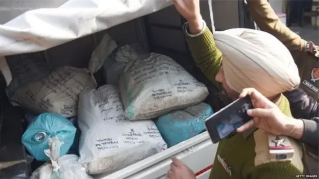 ਪੁਲਿਸ ਵੱਲੋਂ ਫੜੀ ਗਈ ਖੇਪ