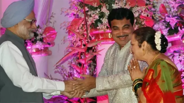 మన్మోహన్ సింగ్తో గడ్కరీ